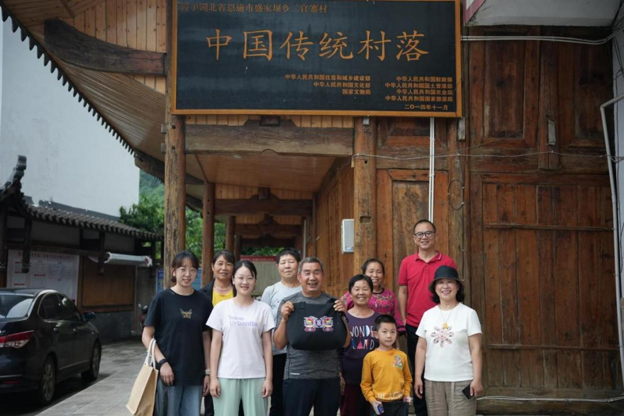 Students from Wuhan Business University Revitalize Traditional Skills_fororder_圖片2