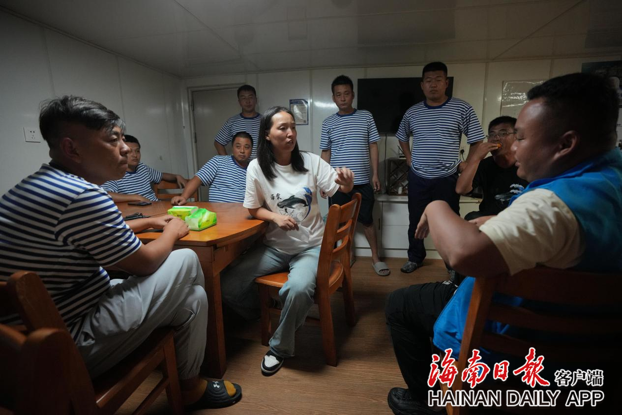 擱淺短肢領航鯨“海棠”重歸大海！_fororder_2c925c678e664b4e018fb2f5c8a4558c