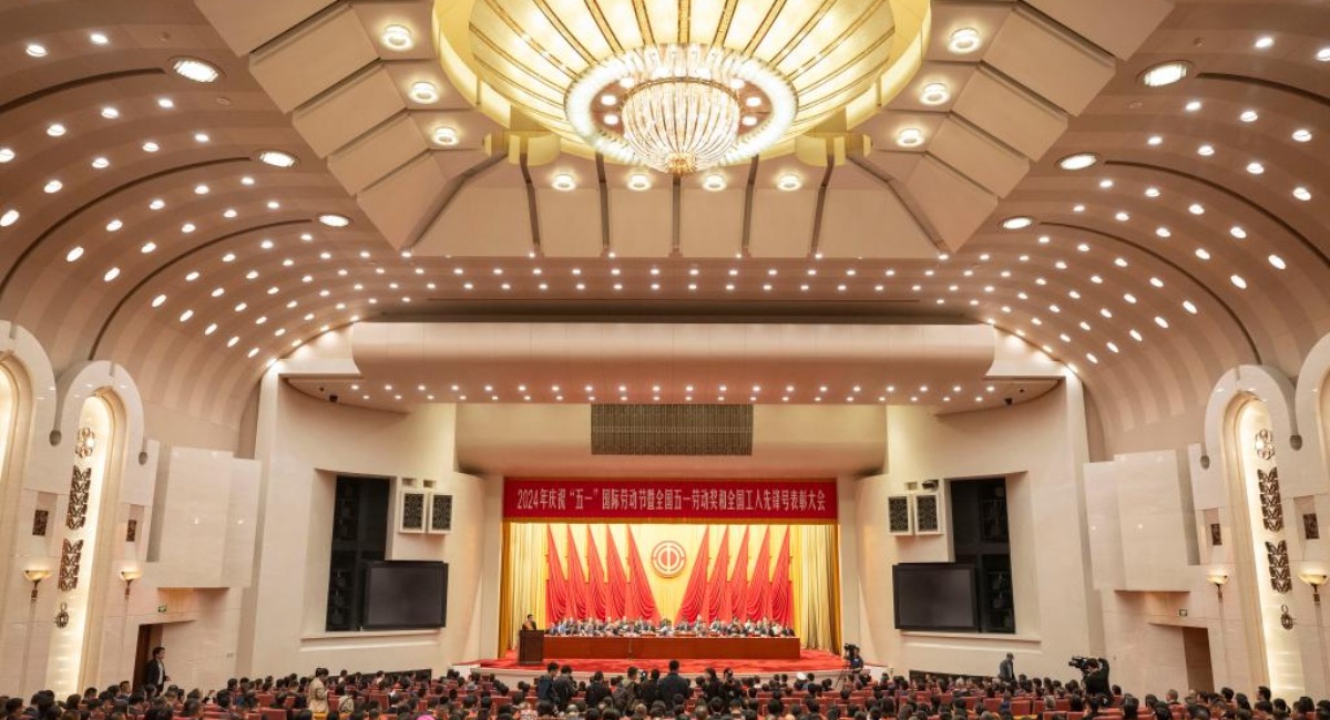 1088人獲全國五一勞動獎章 農民工比重創新高_fororder_20240428dcb3983a5406452188fd11d729ee6685_2024042876d25e61d5fa45eea8d89b6e7f39f3c9