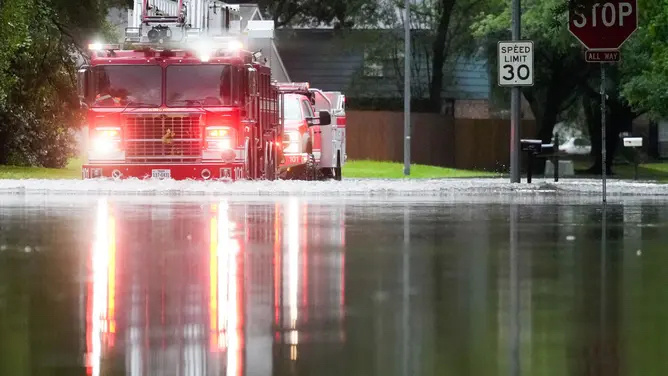 美國得州遭遇暴雨天氣 當地洪水警報持續