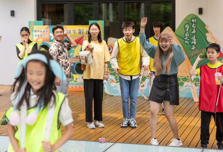 大學校園裏體驗端午傳統文化