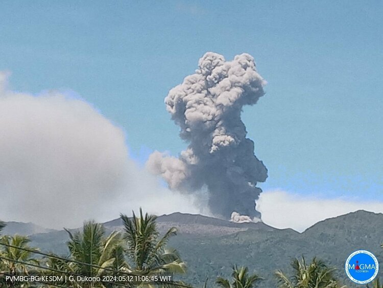 印尼杜科諾火山噴發 火山灰柱達1200米