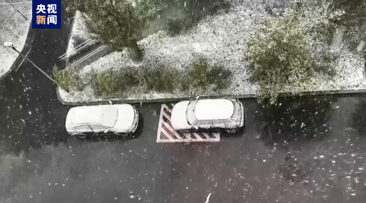俄羅斯莫斯科出現罕見春季降雪 大幅降溫
