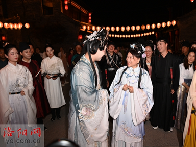Dong Mingzhu Wears Hanfu and Tours Luoyi Ancient City: Praises Luoyang's Cultural Tourism_fororder_圖片1
