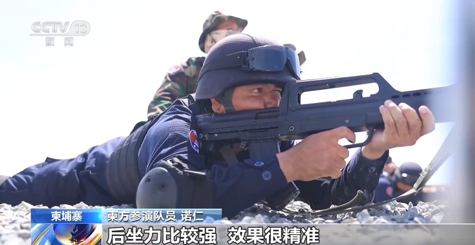中柬“金龍-2024”聯演參演部隊開展輕武器實彈射擊訓練