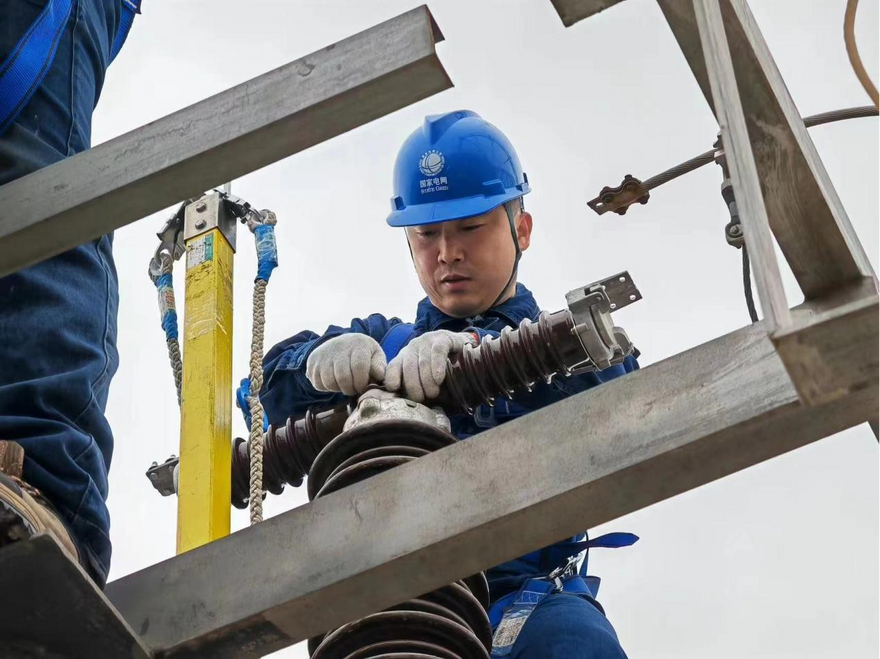 Photos | State Grid Shaanxi Electric Power Bolsters Spring Inspections on Grid for a Reliable Supply During Summer_fororder_圖片3