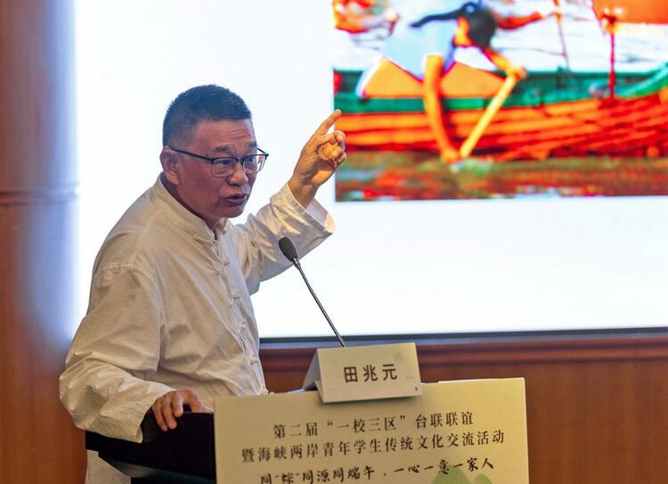 大學校園裏體驗端午傳統文化