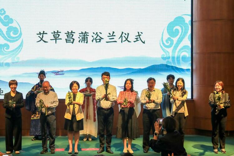 大學校園裏體驗端午傳統文化