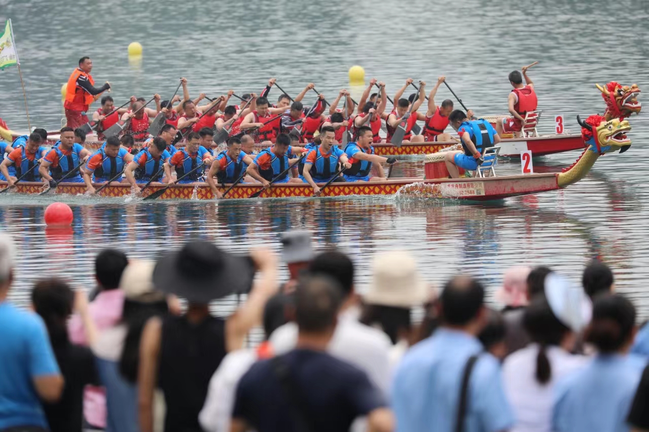 湖南資興市舉行東江湖龍舟大賽_fororder_微信圖片_20240609122014