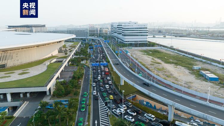 人人人車車車……端午假期 港珠澳大橋多項數據創新高！