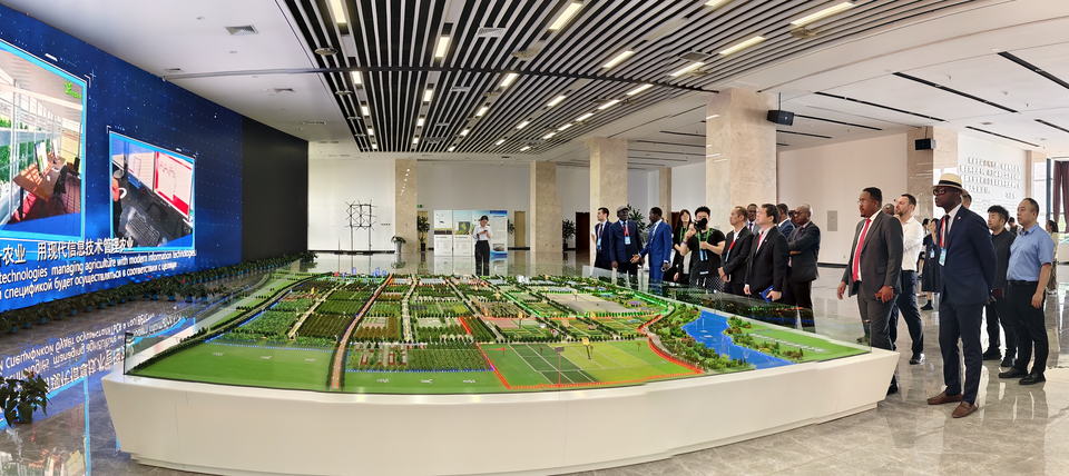 Diplomats from More Than 10 Countries Visit Yangling on 5th Anniversary of SCO Agricultural Base Initiative_fororder_圖片5