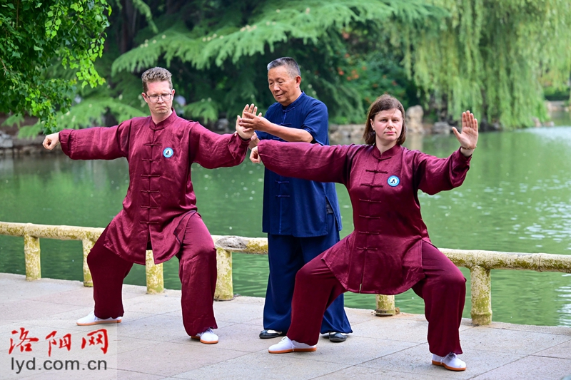 Fascinated by Chinese Kung Fu, Foreigners Come to Luoyang to Learn Tai Chi from a Master_fororder_圖片2