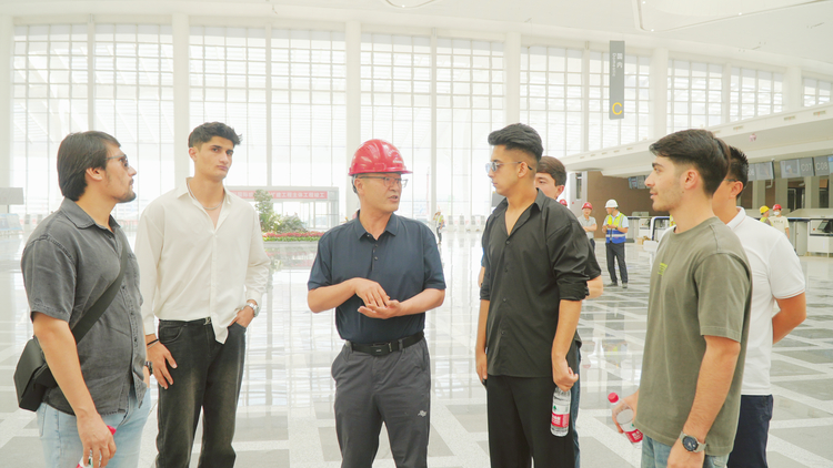 蘭州中川國際機場T3航站樓竣工 沙漠絲路上閃耀璀璨明珠_fororder_fdf8e11e0b8f2860537d3e13ce385bf