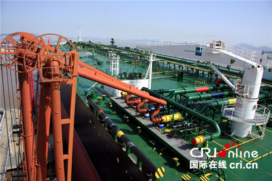 圖片默認標題_fororder_舟山港岙山基地油輪碼頭卸油（應紅楓 攝）