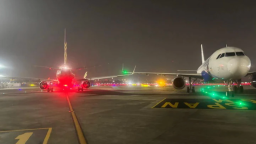 兩架客機在孟買機場跑道上翼尖相觸 乘客已安全下機