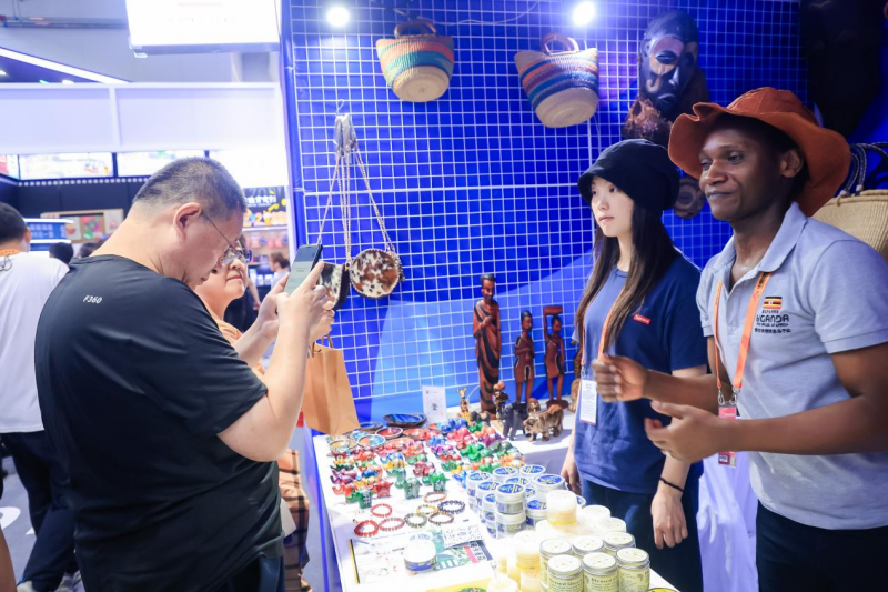 Décimo Evento de Exhibición e Intercambio Cultural "Mundo Colorido" se inaugura en Beijing_fororder_13 (1)