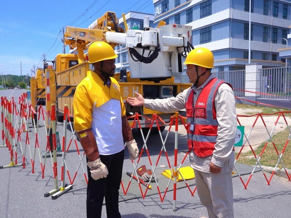 International Student in Huaian Experiences the Scorching “Trial by Fire” of Live-Line Operations_fororder_圖片2