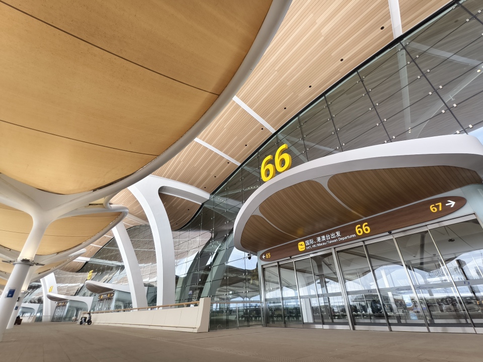 "Flower Crown of the Goat City" in Full Bloom: Guangzhou Baiyun International Airport Terminal 3 Put into Operation_fororder_33(1)