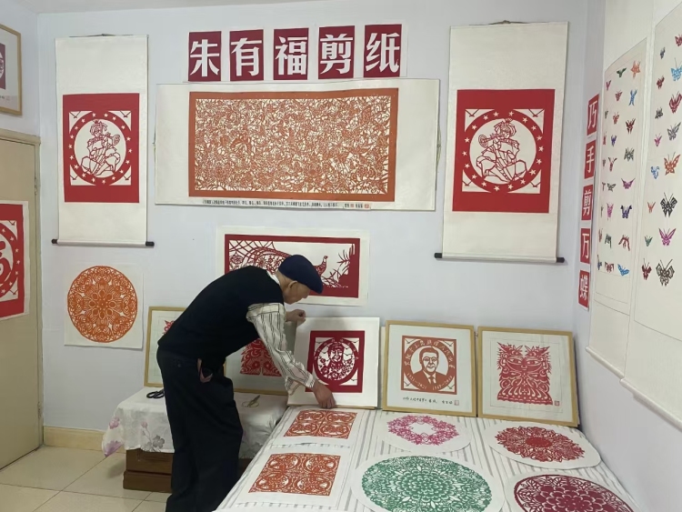 天水甘谷：剪紙藝人朱有福的“蝶變”與鄉土新願_fororder_微信圖片_20250522085009