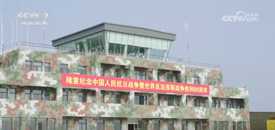 探訪閱兵訓練場 | 空中梯隊：突出實戰標準 以戰鬥姿態進入參閱狀態