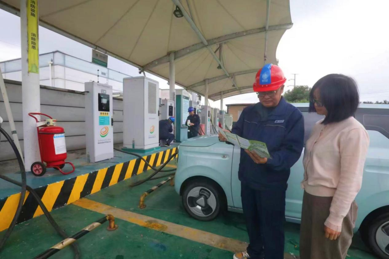 State Grid Xiangyang Power Supply Company Implements Multiple Measures to Ensure Green Travel During the Double Festival Holiday_fororder_圖片3