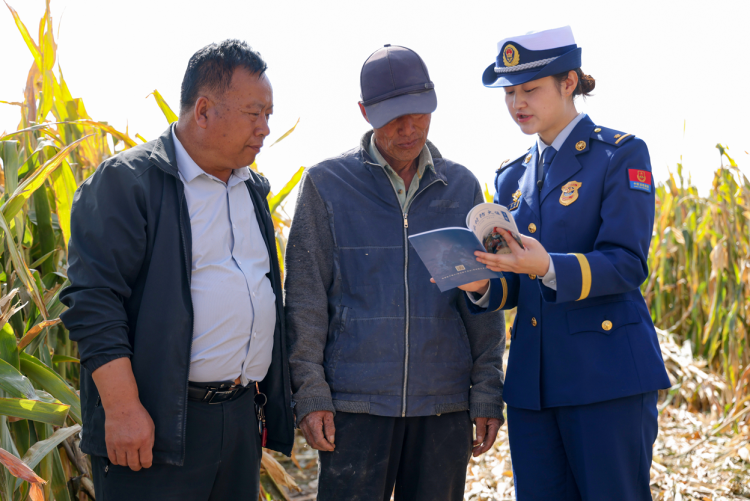 張掖支隊消防宣傳“進農村”　田間地頭話安全_fororder_圖片1