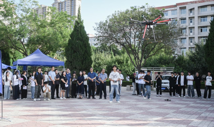 “工商新苗·學職同行”  ——蘭州工商學院啟動2025級新生學業與職業發展體驗活動