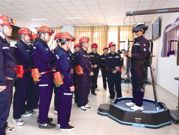 鄂爾多斯職業學院打造能源特色專業 服務國家戰略基地建設_fororder_2