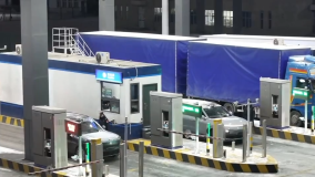 新疆公路口岸首條“快捷通道”在霍爾果斯啟用_fororder_01