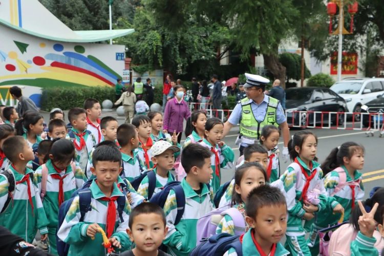 山丹公安：多維發力精準施策 織牢校園安全“防護盾”_fororder_微信圖片_2025-10-20_112304_936