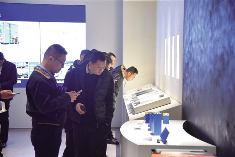 聚焦固態電池産業 開闢高品質發展新路徑_fororder_烏海25103001_s