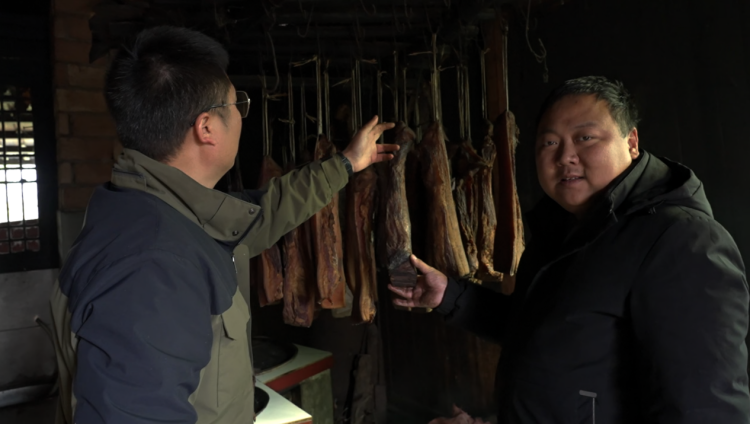 電商助力 湖南洞口縣“雲”端臘肉“飛”出大山_fororder_3