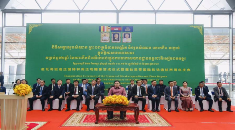 見證中柬千年情誼 兩國先賢雕像共立暹粒吳哥國際機場_fororder_de885f476a4d43af9ca2e53c83f8bb8a