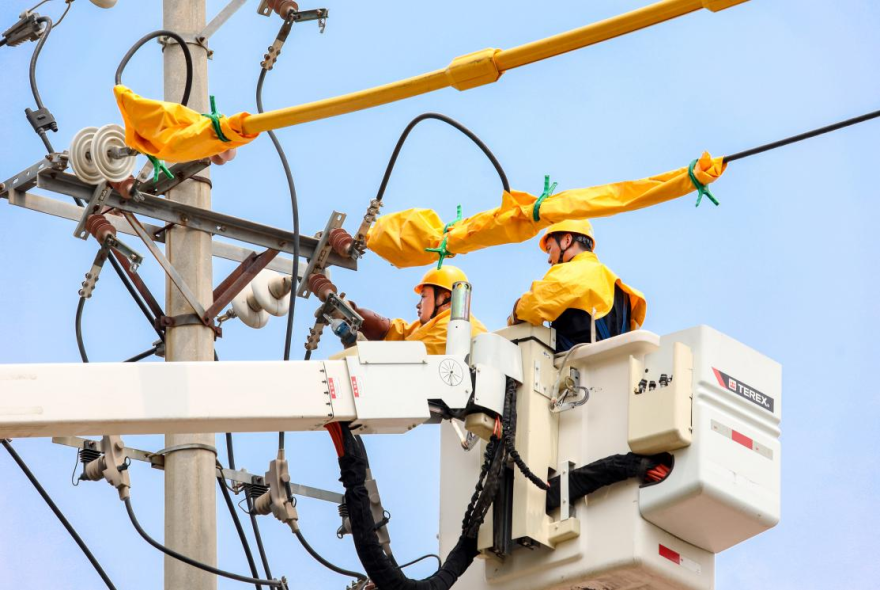Zhengzhou, Henan: Live-Line Work Ensures Safe and Reliable Power Supply_fororder_圖片10