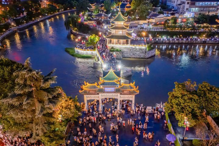 人氣旺 文旅熱 消費興——中國暑期經濟“熱”力四射
