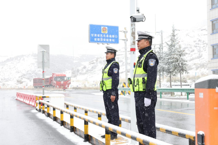 風雪高原的忠誠守護者——張掖市民樂縣公安局扁都口公安檢查站民警黃啟元_fororder_圖片2