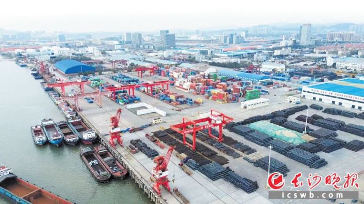 今年1月至6月，長沙新港專用鐵路累計完成到發量同比增長22%_fororder_6