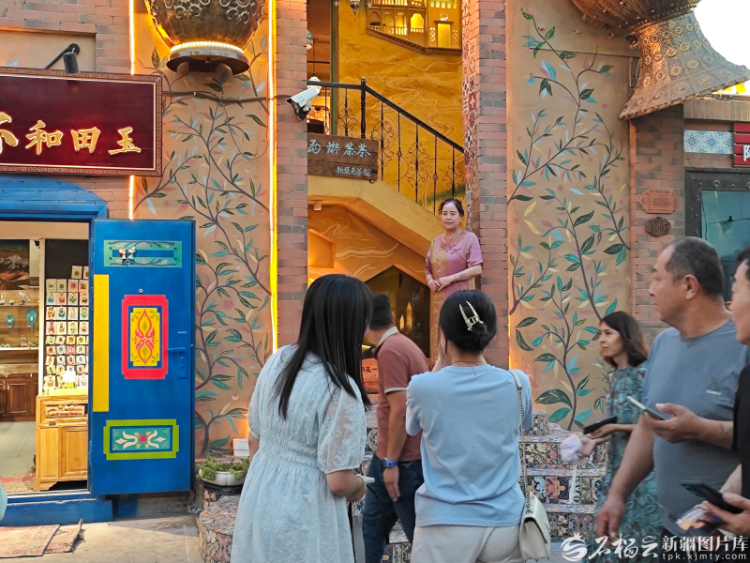 新疆是個好地方丨阿勒屯古街八方商戶紮根多
