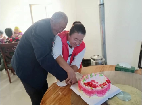 鄂爾多斯市伊金霍洛旗札薩克鎮：多彩活動擦亮“為老服務”幸福底色_fororder_轉3