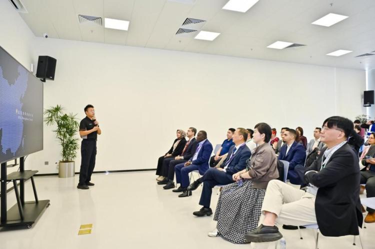 “豫”見智造 “馭”見未來：多國外交官鄭州試駕比亞迪 于“速度與激情”中解碼中國智造_fororder_wps_doc_3