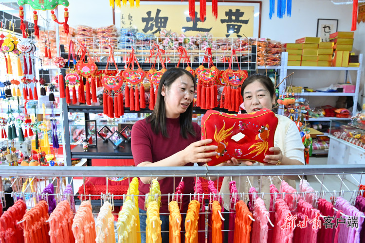 慶陽市慶城縣：香包“繡”出新圖景 民俗綻放新活力_fororder_圖4