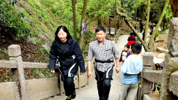 湖南新寧崀山引入智慧設備 開啟登山“輕裝時代”