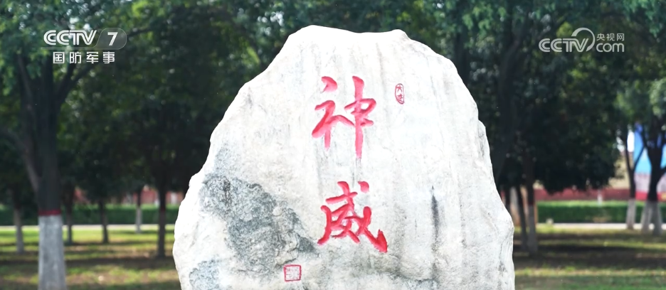 探訪閱兵訓練場 | 空中梯隊：突出實戰標準 以戰鬥姿態進入參閱狀態