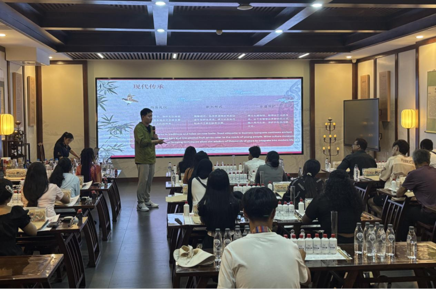 International Youth Visit Ninghe: Tasting Baijiu, Experiencing Tradition, and Writing a New Chapter in Calligraphy_fororder_圖片11