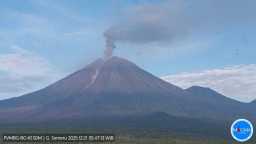 印尼塞梅魯火山噴發 處於三級警戒狀態_fororder_78ef7741d8ae4400bd65c2f18b565969