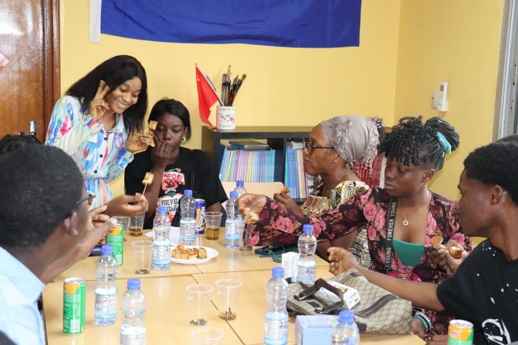 資訊有故事丨賞明月、品月餅……非洲師生沉浸式體驗中秋“團圓味”