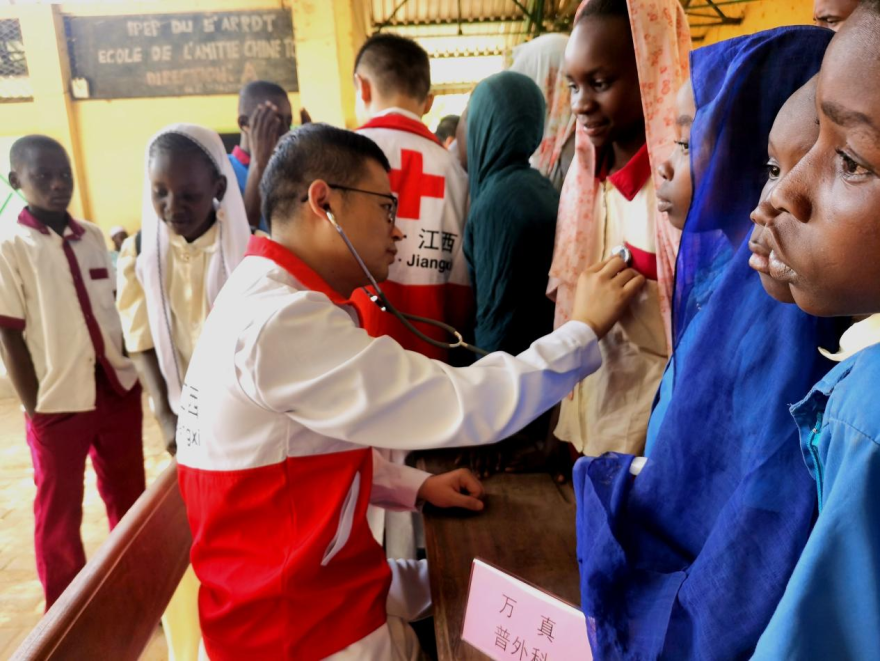Guarding the Health of Teachers and Students, Conveying China-Chad Friendship_fororder_圖片9