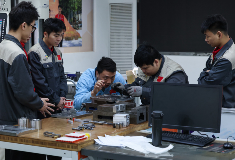 資訊有故事丨從世界冠軍到全國人大代表 楊登輝建言技能人才培養新模式