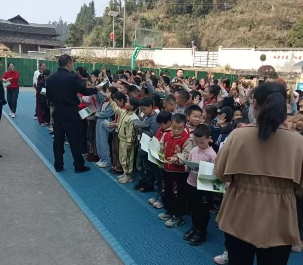 湖南城步森林公安多措並舉 築牢森林防火屏障_fororder_微信圖片_20250512093552
