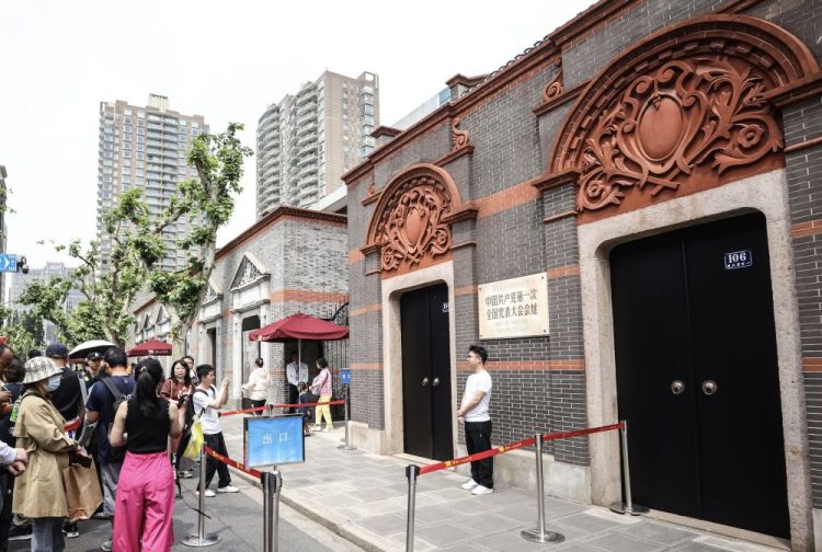 “永遠做中國人民和中華民族的主心骨”——寫在中國共産黨成立104週年之際